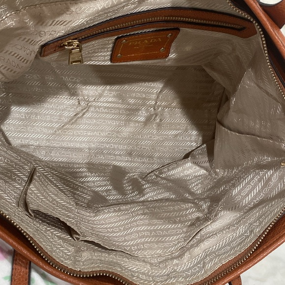 Vintage Prada brown cognac Vitello Daino leather top zip Tote 👜 made in Italy - Picture 14 of 16